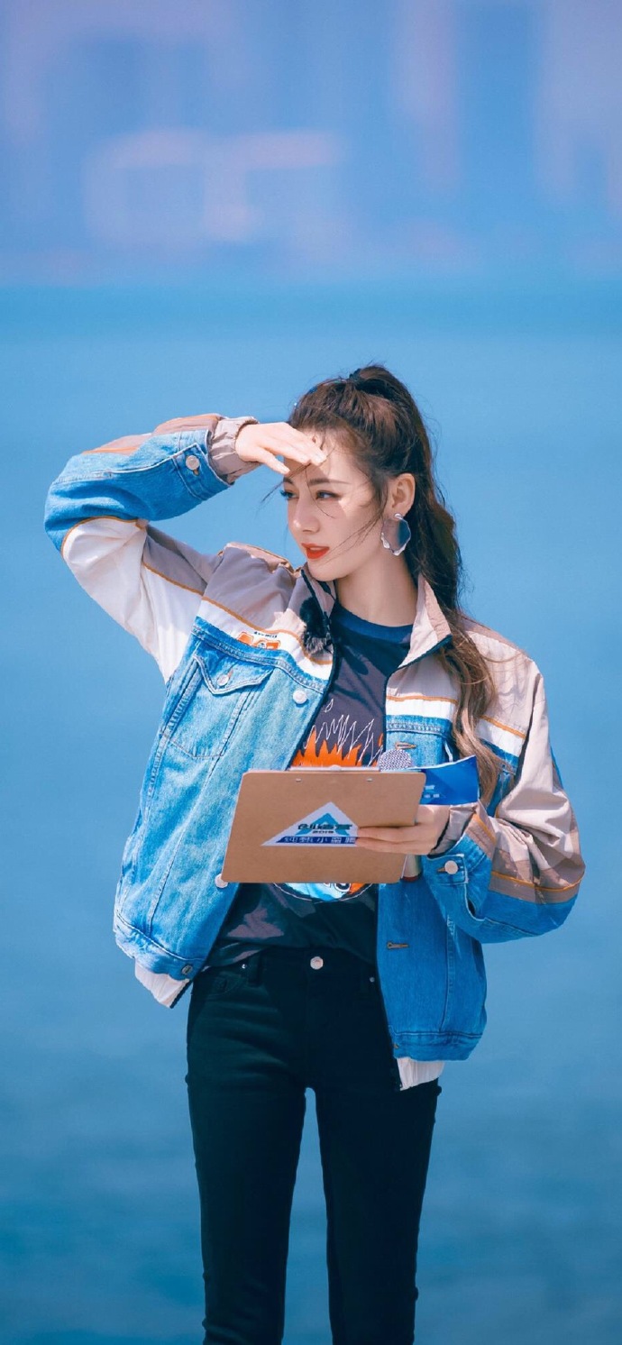 迪迪热巴壁纸